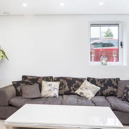 Daire Charming With Garden And Parking